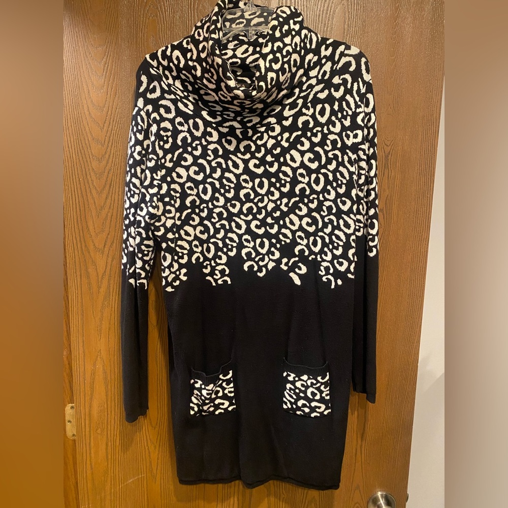 Yuka Black and White Leopard Print Sweater Dress With Pockets Size T2 (about M)